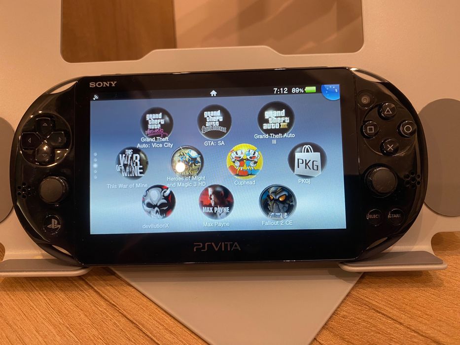 Playstation PS Vita 2000 Negru • Modată • 128GB Jocuri