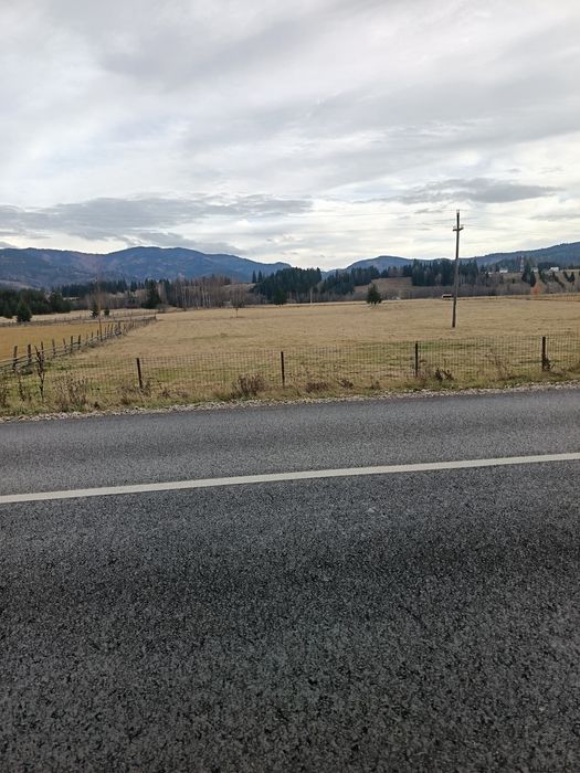 Vând teren cu suprafața de 40.000 mp. !!!