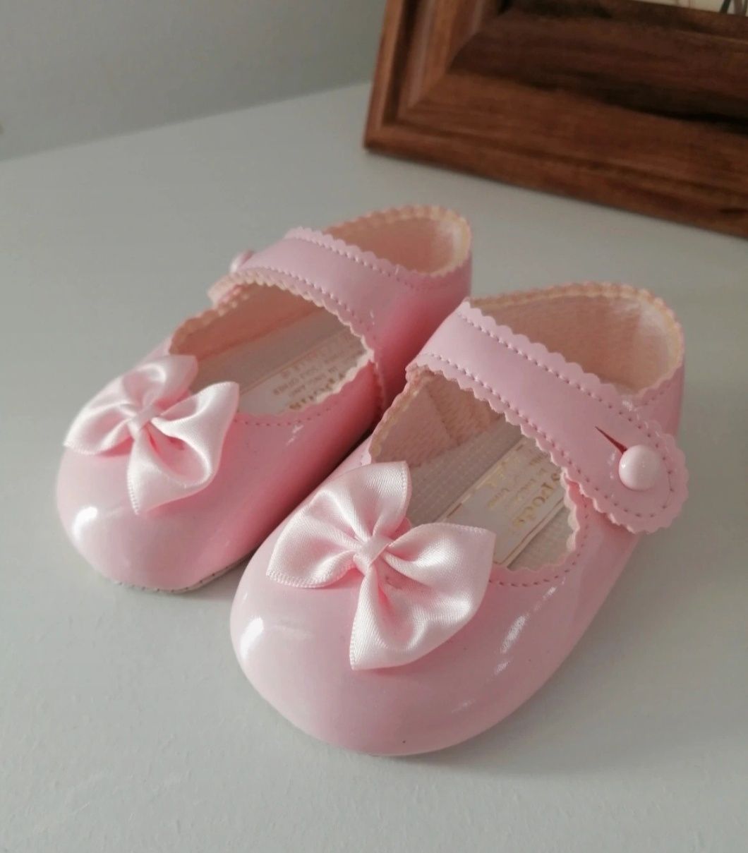 Pantofi din piele lăcuita pentru bebeluși