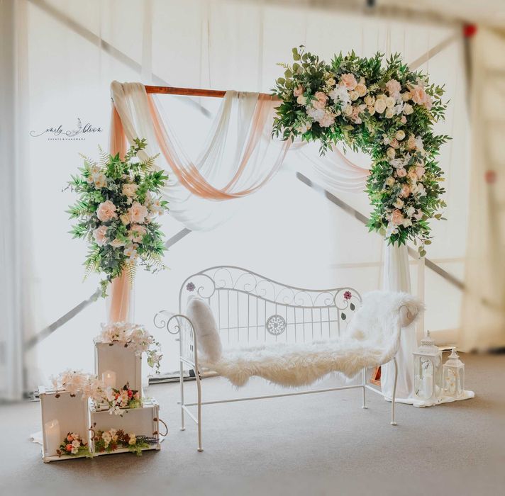 Decor evenimente Aranjamente florale Arcade Coloane Nunta Petreceri