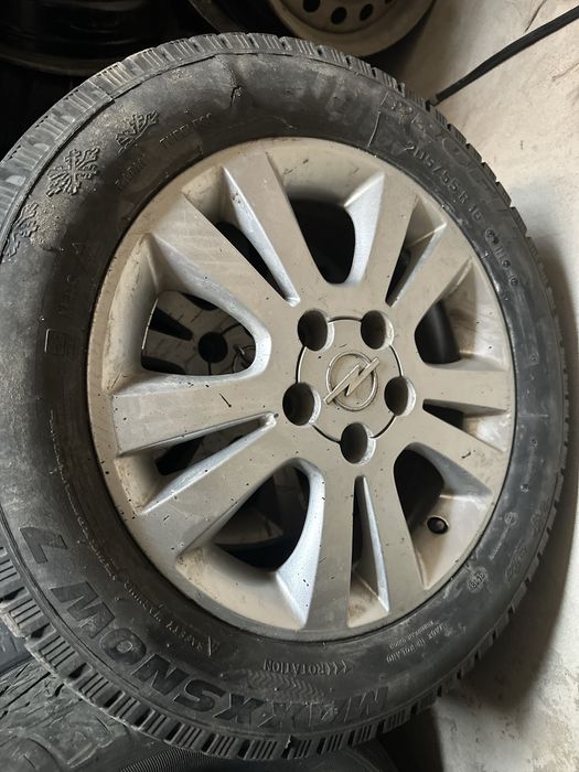 Продам титановые диски с шинами на Опель