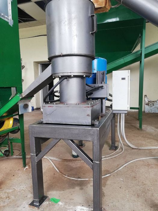 Продавам преса за пелети