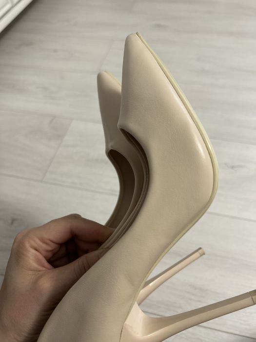 Туфли женские бежевые остроносые