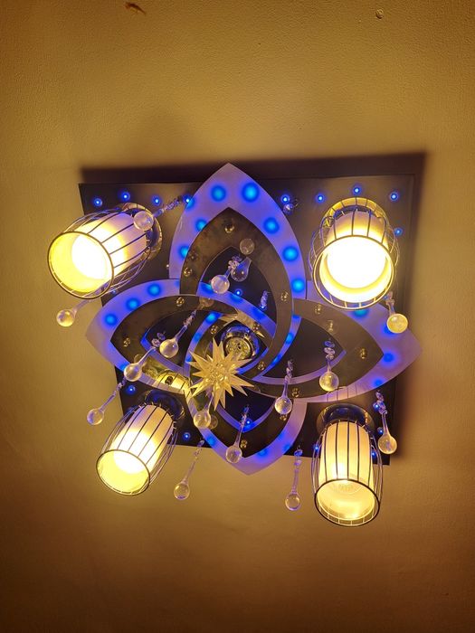 Vând urgent 2 lustre