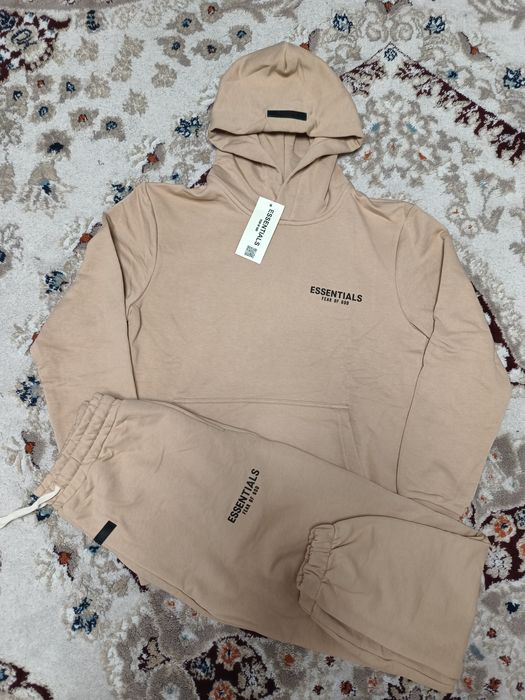 Vând trening Essentials