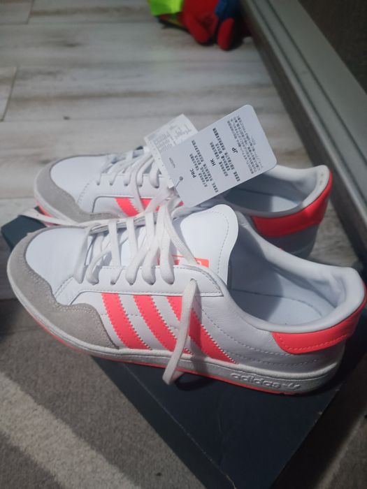 Vând Adidas noi!