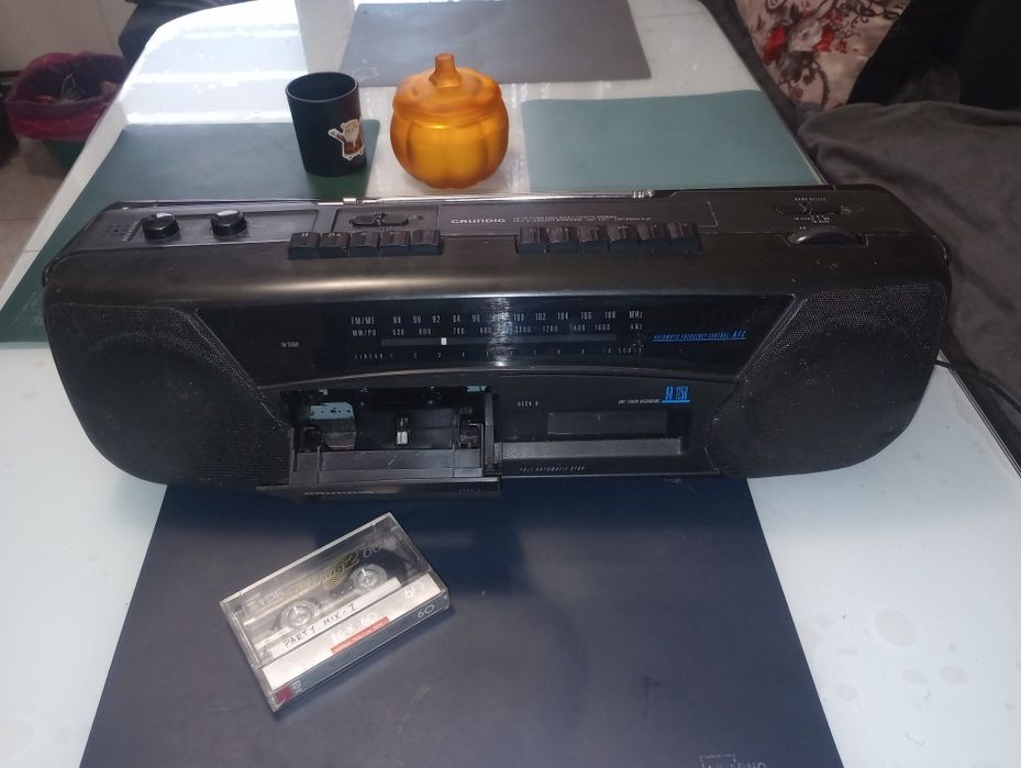 Dublu radiocasetofon Grundig, model RR 1250, funcțional, ieftin