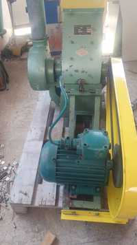 Tocator cu ciocanele hammer mill pt crengi sau tocat cereale.