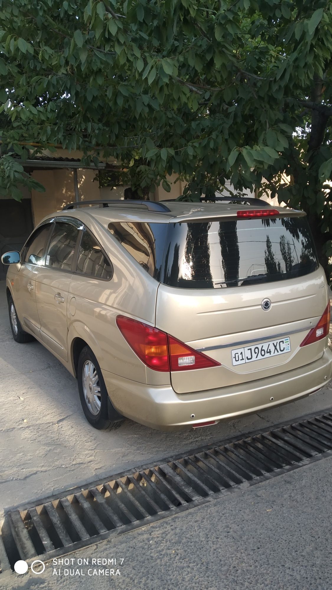 Ssangyong rodius sotiladi