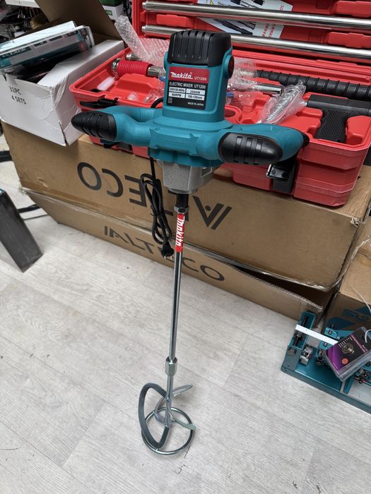 Миксер стройтельный makita