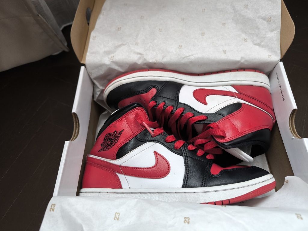Air Jordan 1 mid кецове размер 39