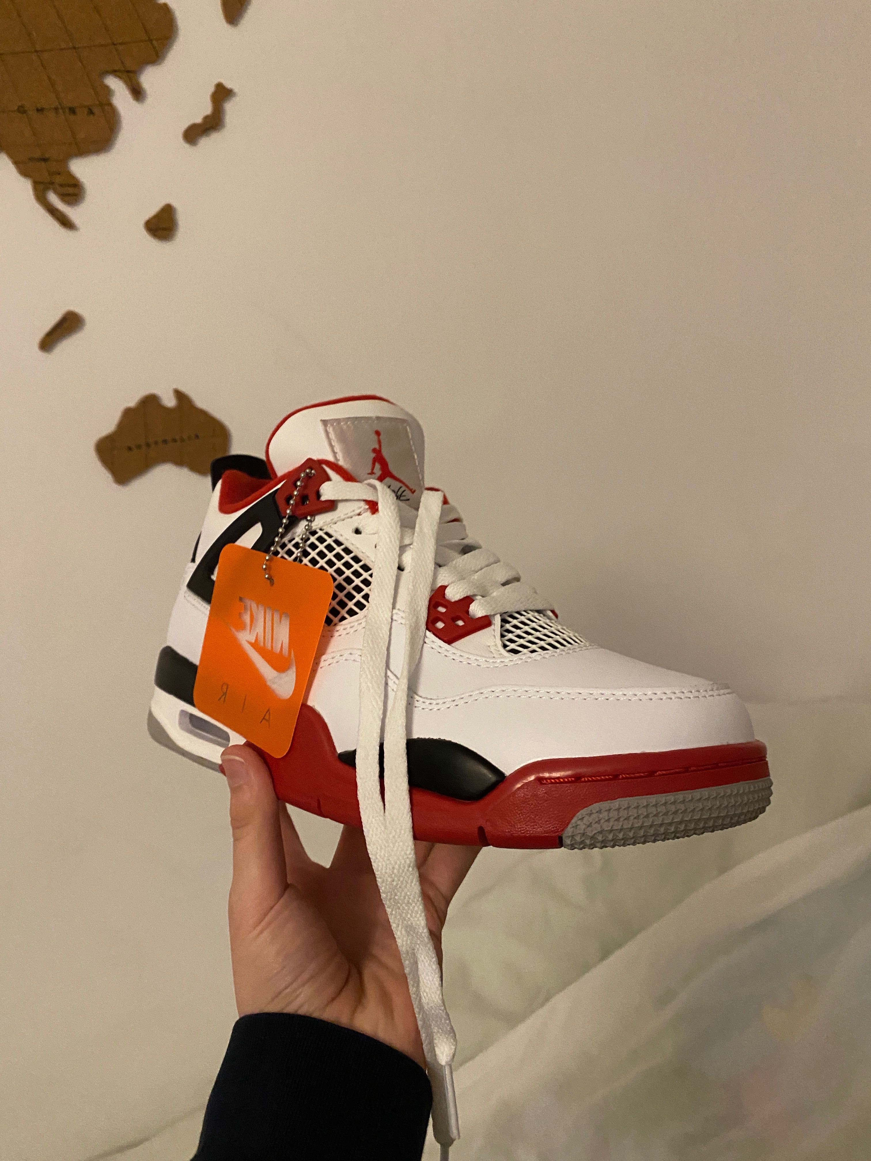 Jordan 4 red fire