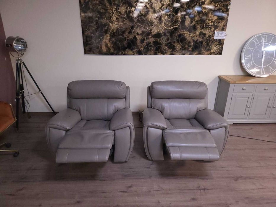 Бежови кожени фотьойли - 2 броя с електрически релакс механизъм