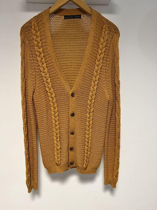 Cardigan marca Zara