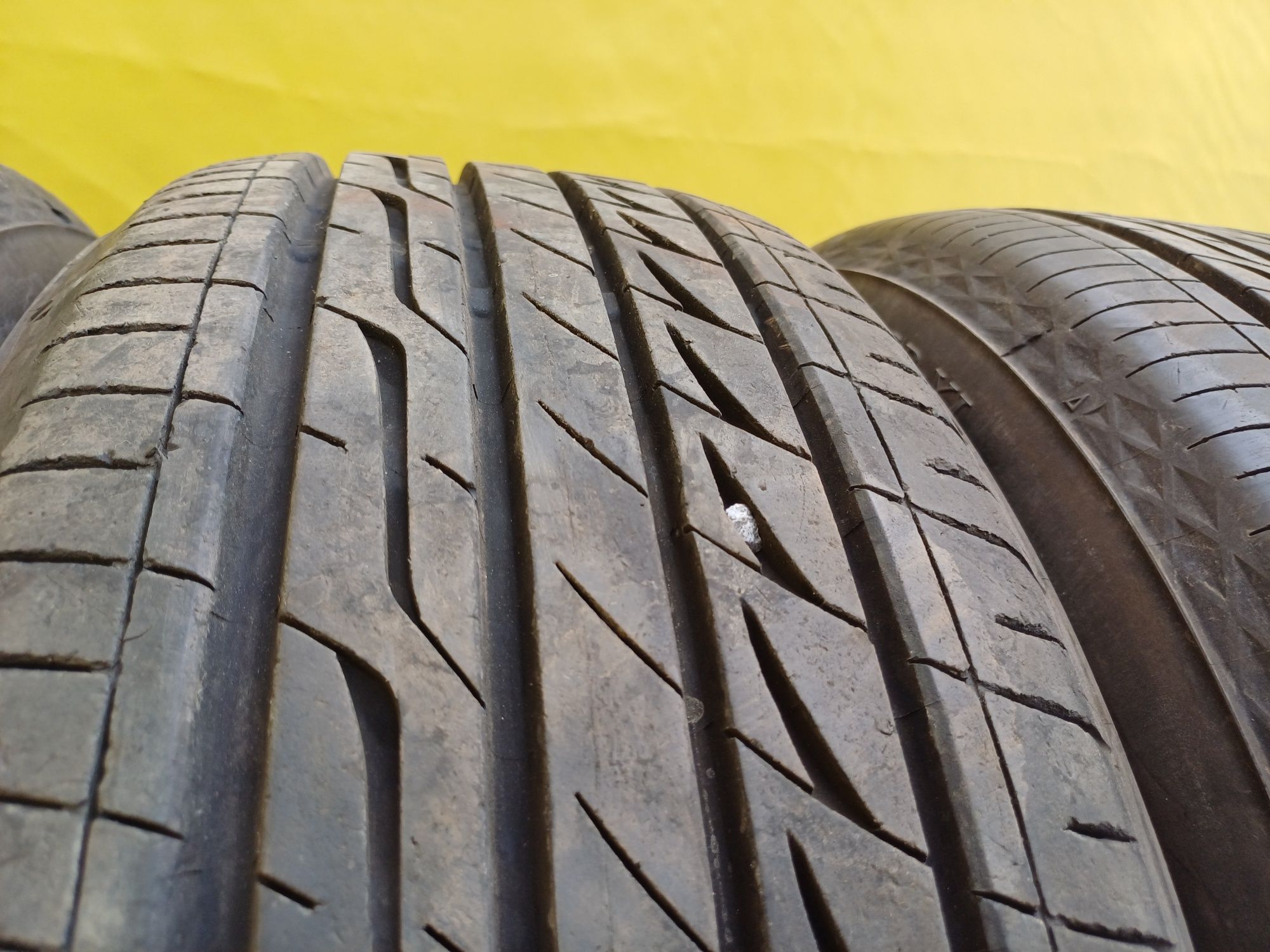 Шины 215/55 R16 Bridgestone комплект.