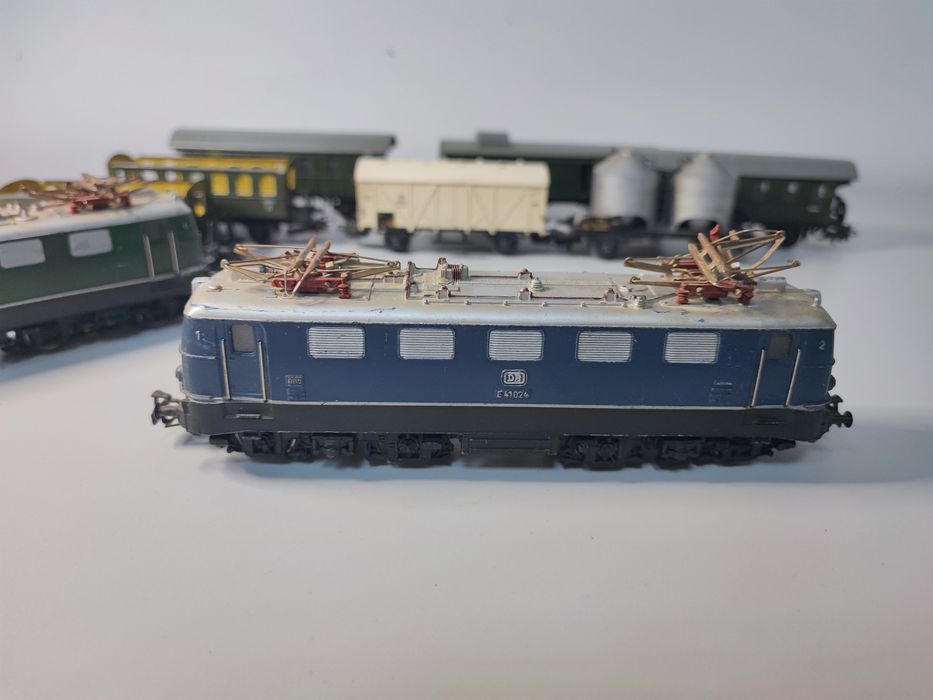 Locomotive trenulet Marklin E41024 vagoane