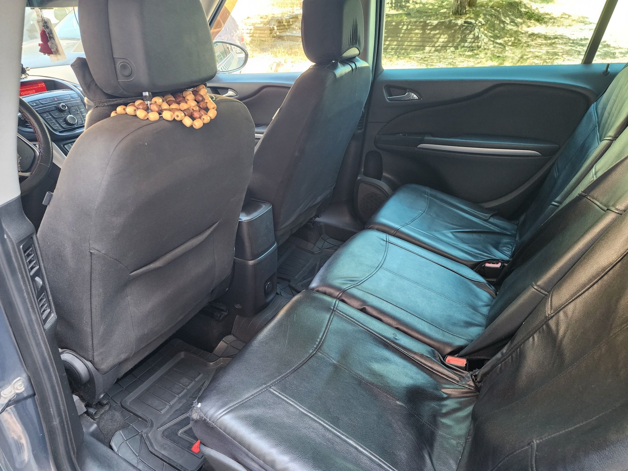 Opel zafira C 2012  7 места,метан/бензин
