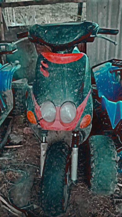 Vând scuter yamaha neons