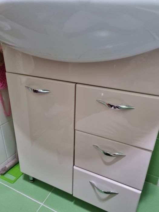 Продам Раковину с тумбой