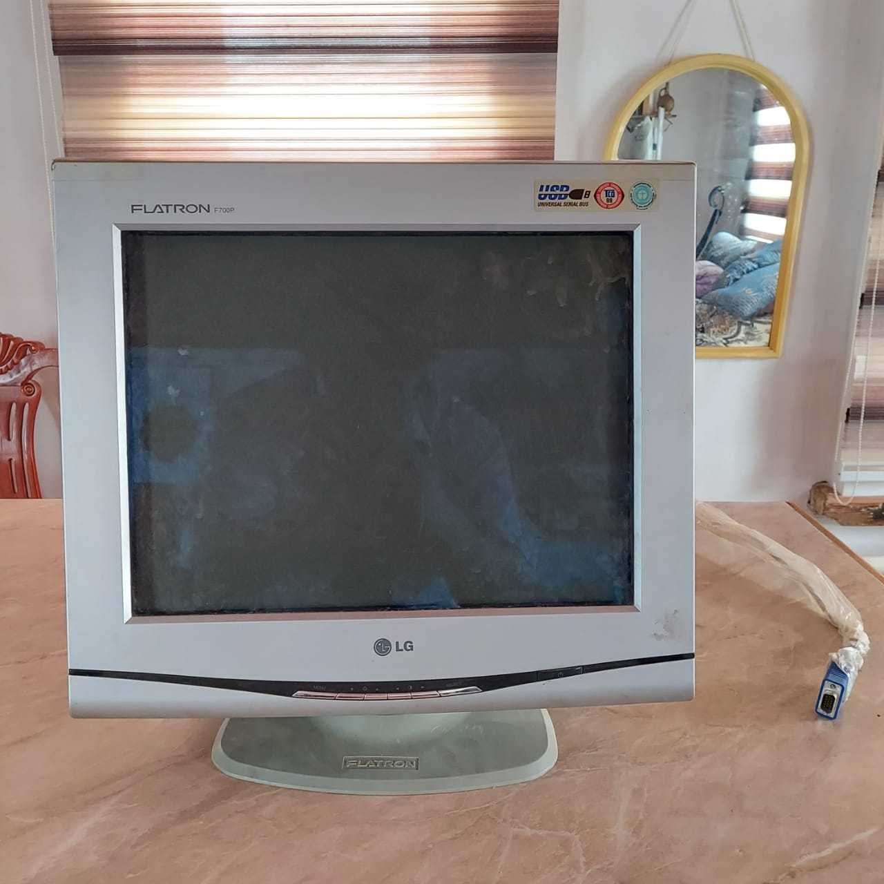 Монитор цветной LG Flatron F700P. 17"