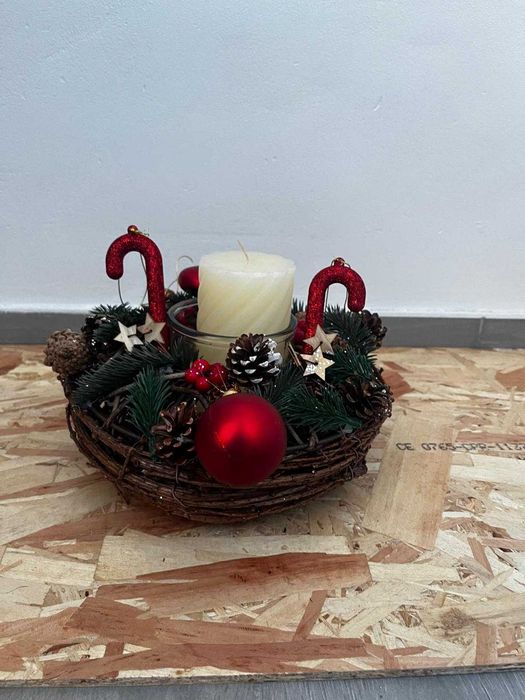 Aranjament Crăciun cu lumânare – decor de masă festiv