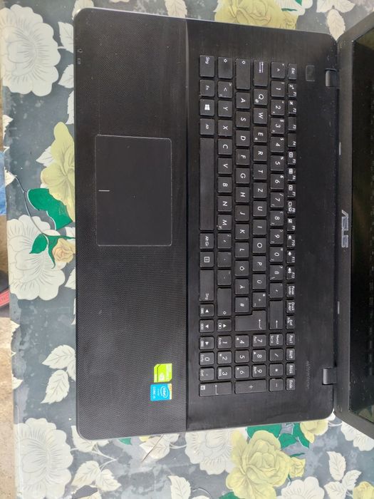 Laptop Asus i5 /17"