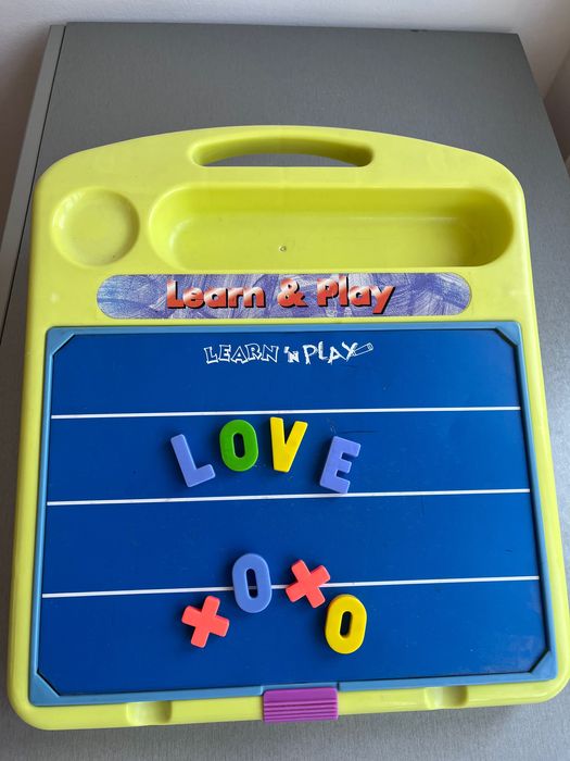 Tabla magnetica Learn & Play cu litere si cifre