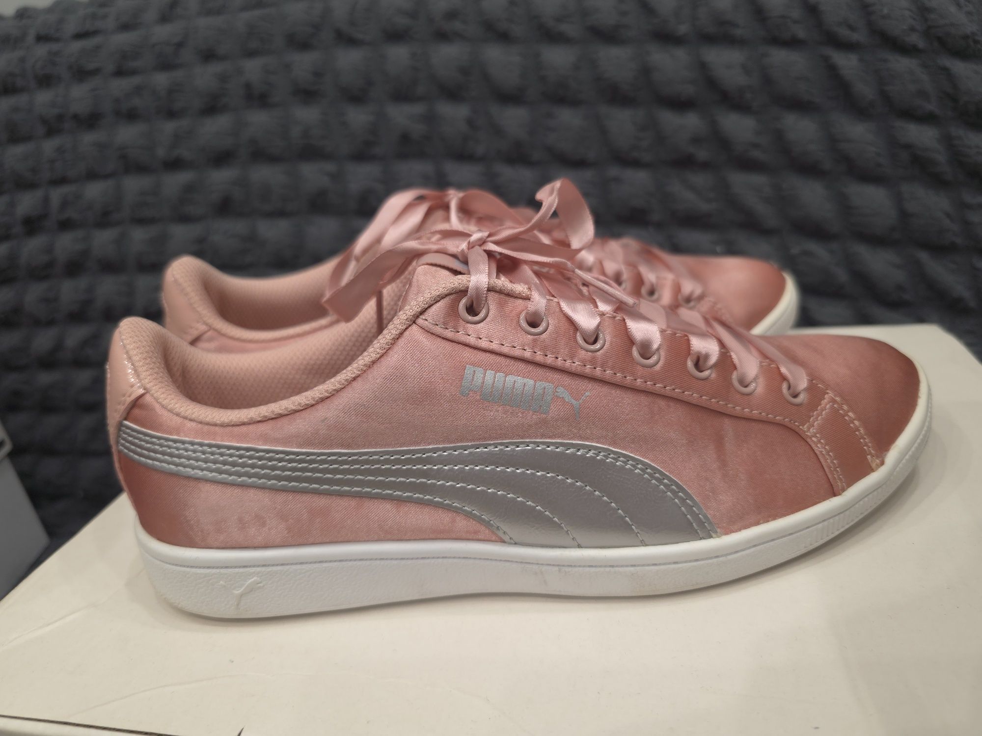 Дамски кецове Puma розов сатен 38.5