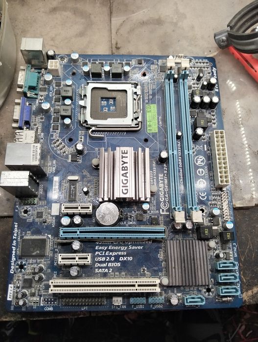 Мать плата в рабочем состоянии с мини дефектами