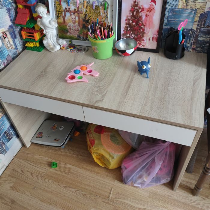 Продам детский стол,покупали в декабре