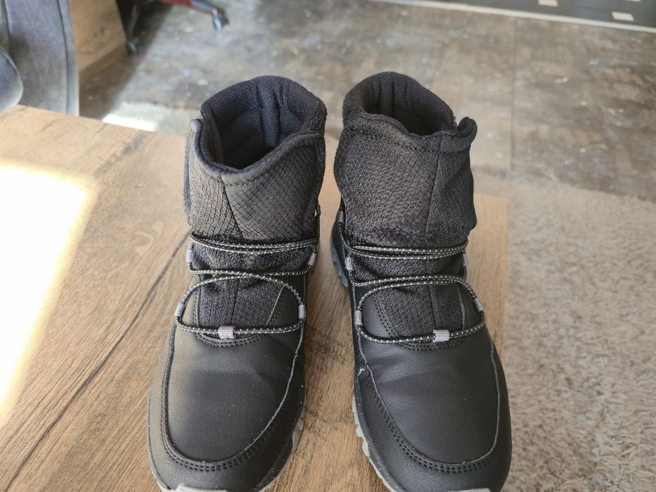 Зимни спортни обувки