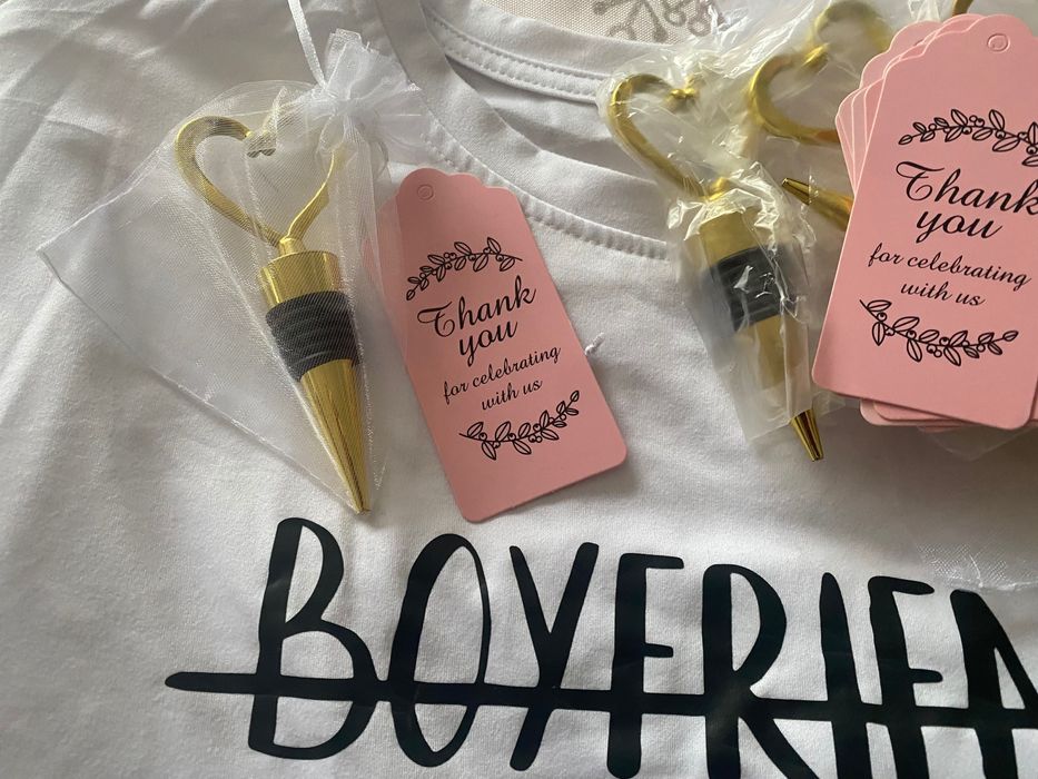 Сватбени тениски за Нея и Него, S и L, и 10 бр. подаръци