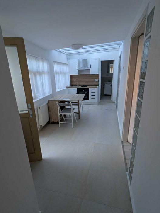 Apartament de inchiriat -  2 Camere si Bucatarie Open Space