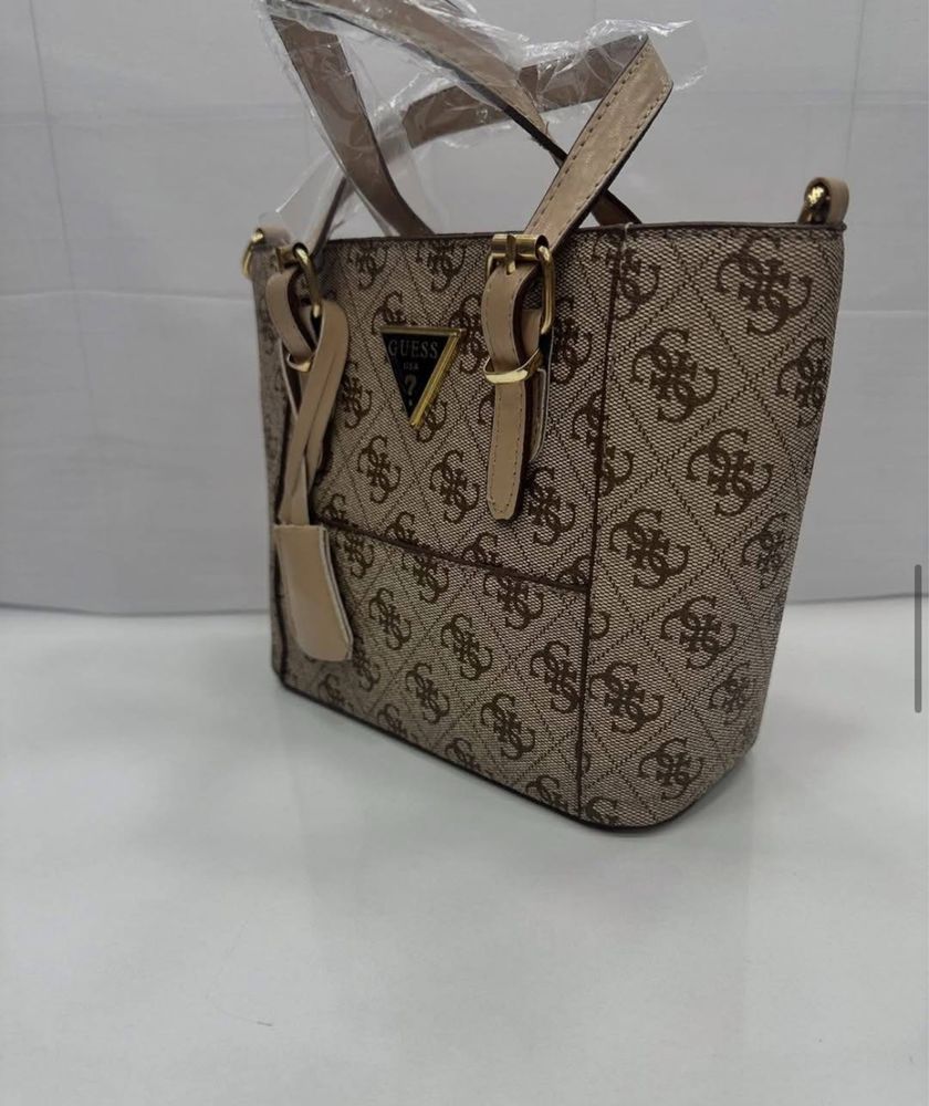 Дамска чанта Guess
