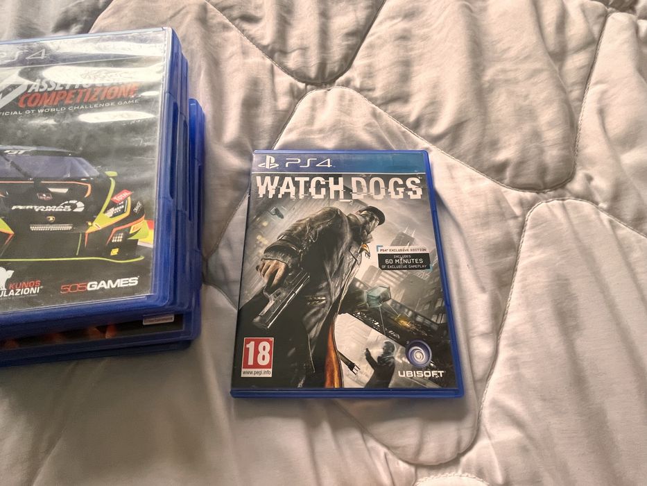 Пелейстейшън 4 слим с 6 игри и два джойстика