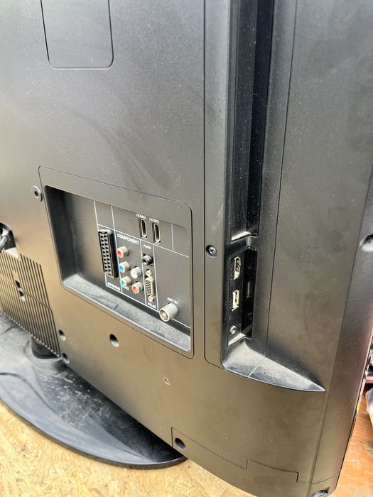 Televizor Grundig 32 VLC 3200 BA LCD cu telecomanda