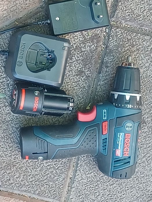 Șurubelnițe BOSCH  GSR  12V-15  noua