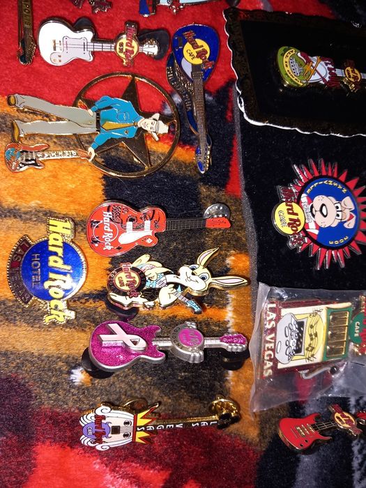 insigne pini hard rock si pini pt copii disney in Iasi