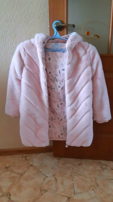 Шубка на 9-10лет новая!