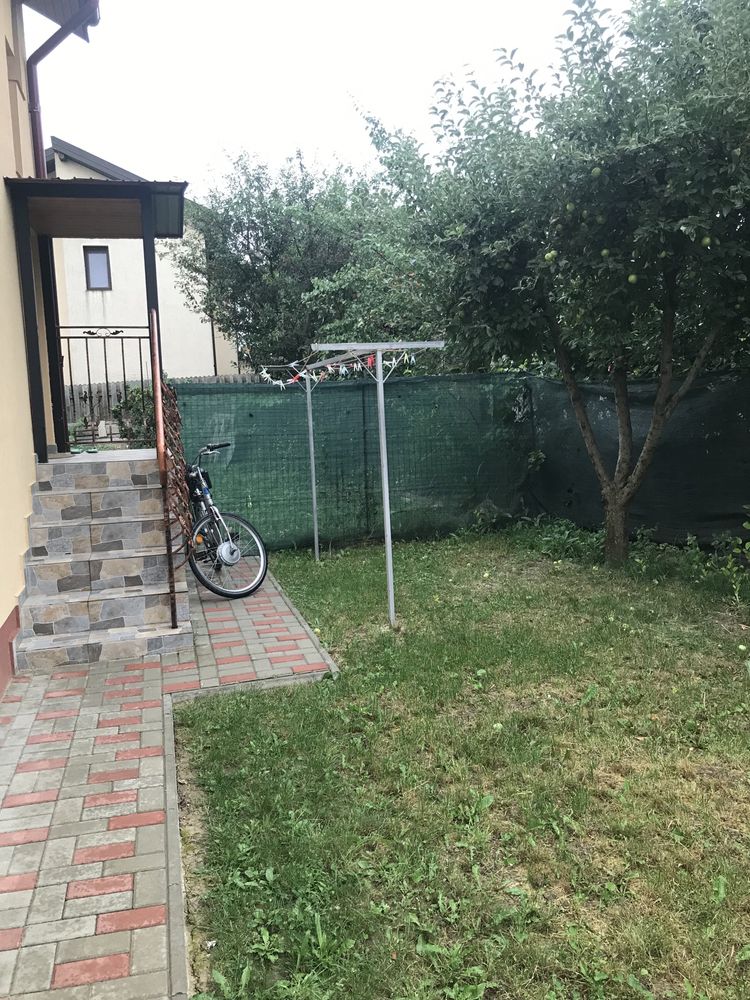 Inchiriez cameră la vilă