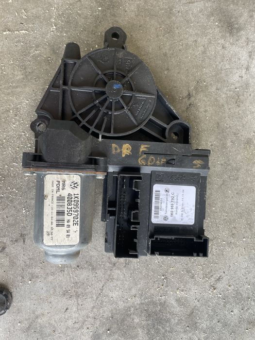 Motoras macara geam stanga spate VW golf 5 7 Passat b8