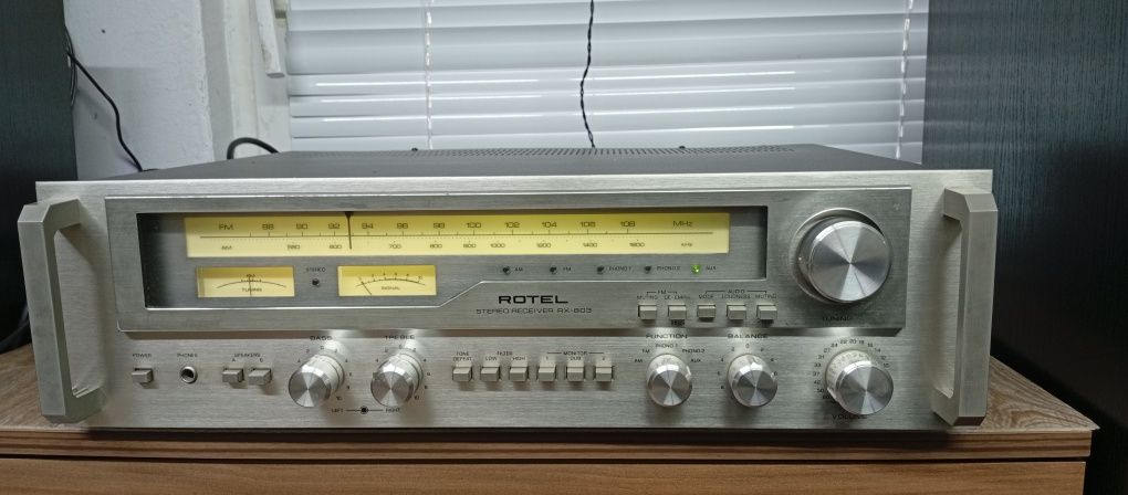Винтидж ресивър ROTEL RX-803
