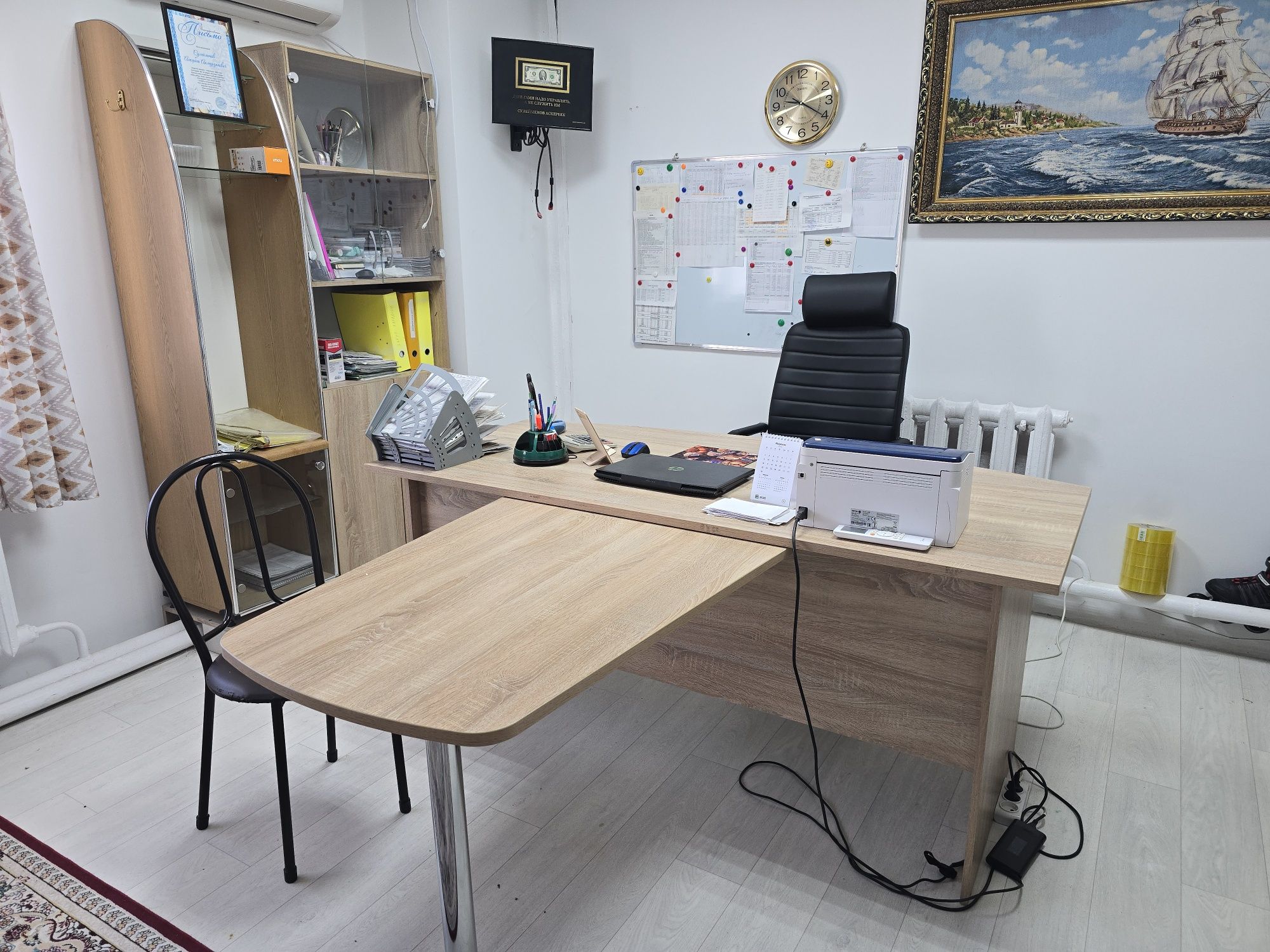 Стол руководителя.