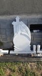 Vând monumente funerare / cruci marmură /prețuri reduse.