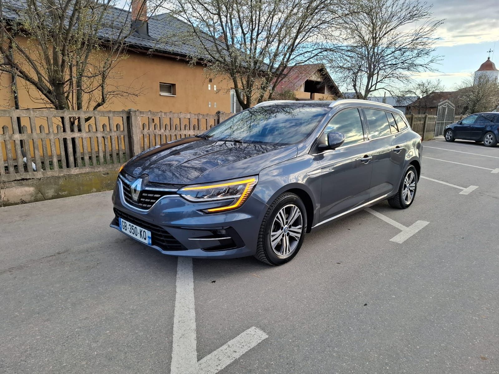Renault Megane 4(E-TECH)/ INTENS/Volan Incalzit/scaune încălzite