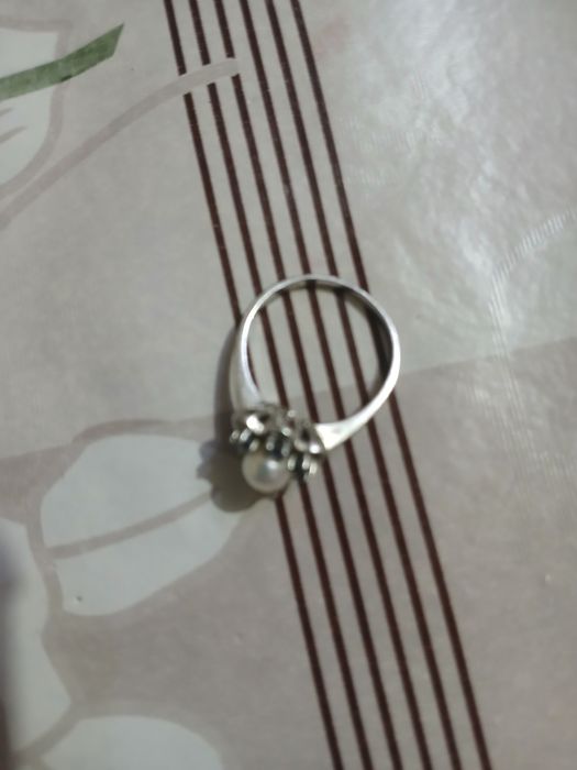 Inel cu safir și perlă 
aur galben 14k gramaj 5.93g.