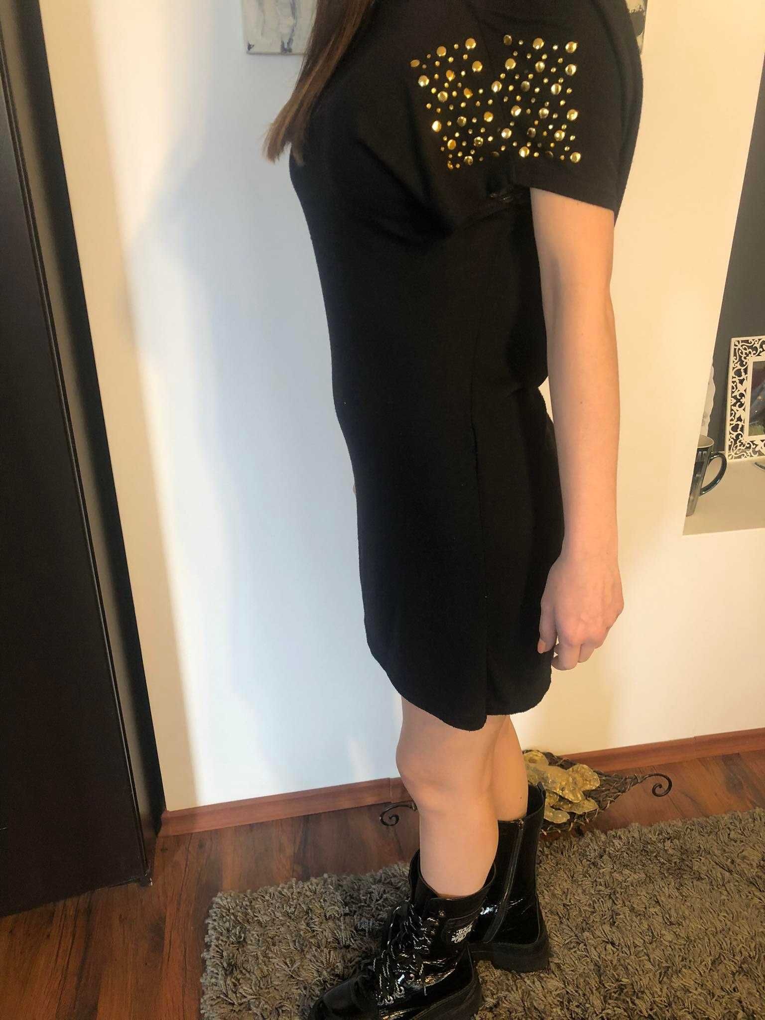 Черна рокля със златни декорации размер S/M