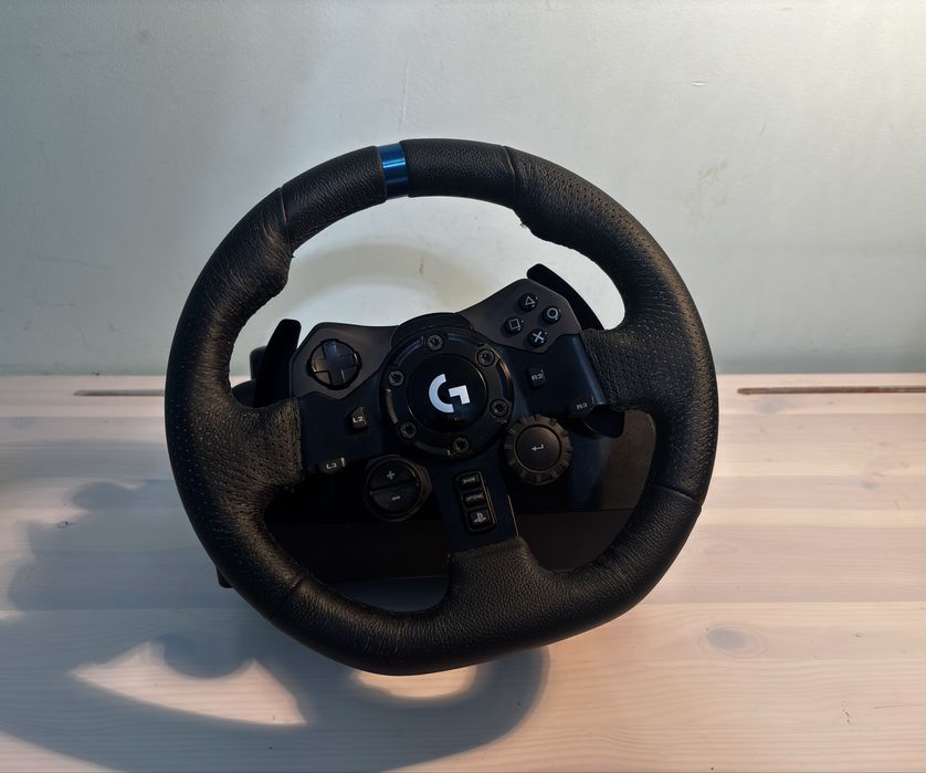 Volan Logitech G923 Racing Wheel and Pedals for PS5/PS4/PC