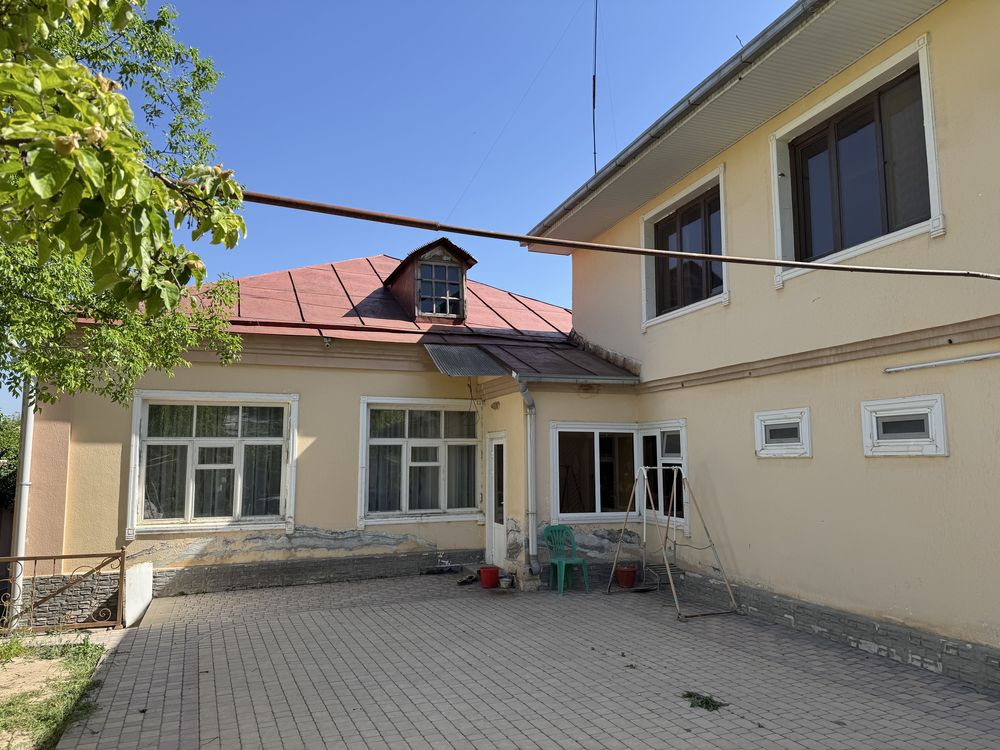 Продаеётся дом между двумя каналами