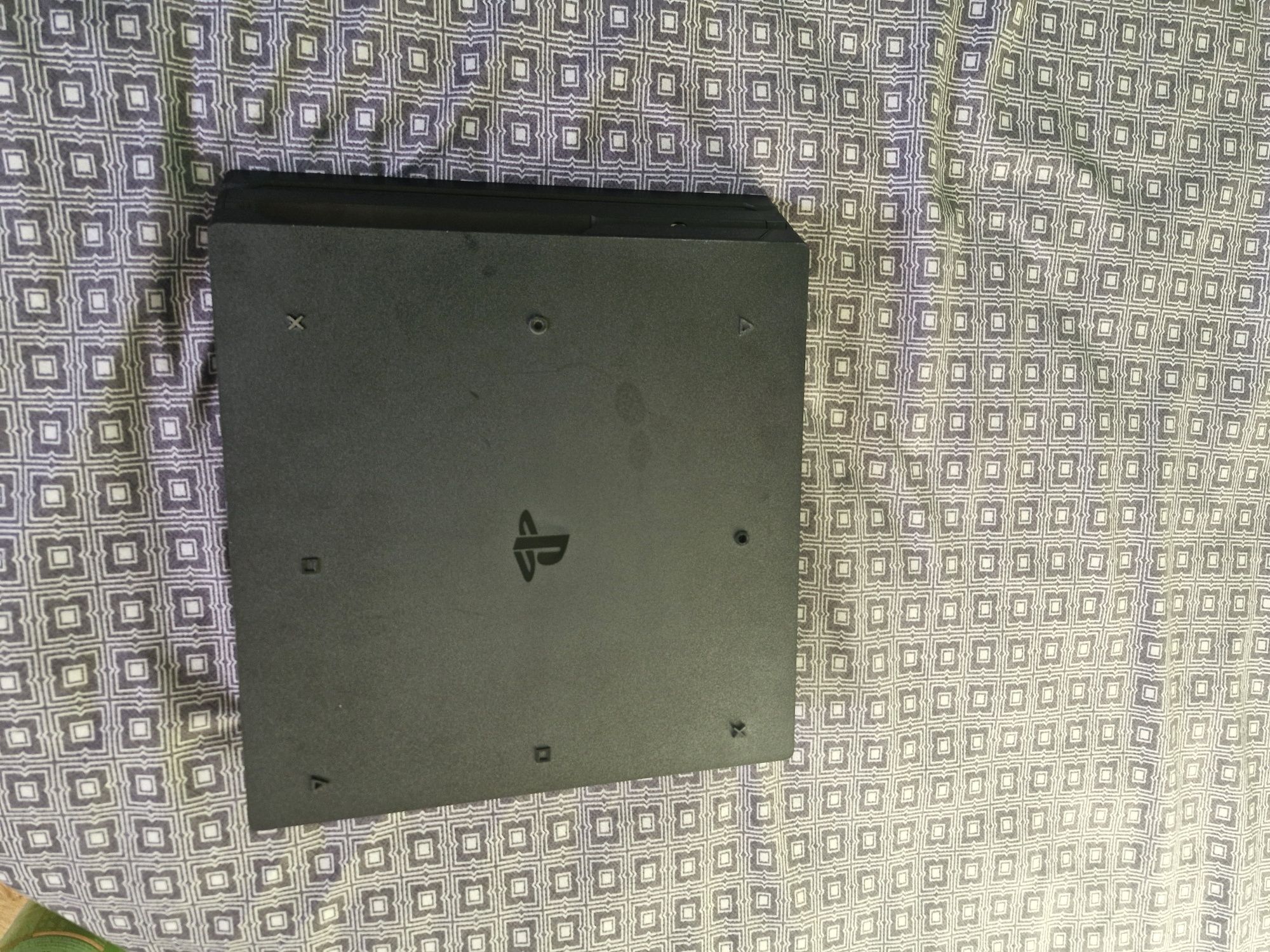 PS 4 PRO 1TB като нова